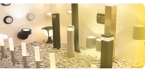 上(shàng)屆展會(huì)顯示中國(guó)展團是(shì)最大(dà)的(de)單一(yī)國(guó)家(jiā)展團，這(zhè)足以證明(míng)俄羅斯市(shì)場(chǎng)已經成為(wèi)中國(guó)照(zhào)明(míng)産業(yè)最重要(yào)的(de)新興目标。因此，國(guó)內(nèi)照(zhào)明(míng)企業(yè)應該持續關注俄羅斯市(shì)場(chǎng)的(de)進一(yī)步發展，在潛力巨大(dà)的(de)俄羅斯市(shì)場(chǎng)挖掘更大(dà)的(de)商機(jī)和(hé)更多(duō)的(de)合作(zuò)契機(jī)。